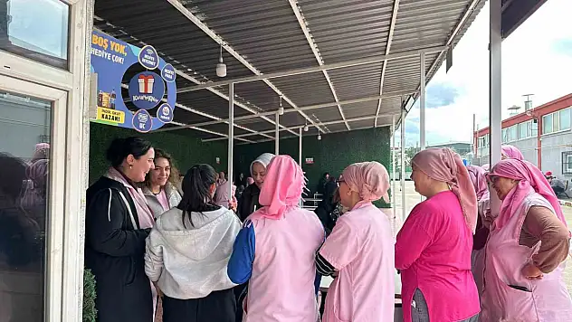 Mobil sigara bırakma polikliniğine kadın işçilerden yoğun ilgi