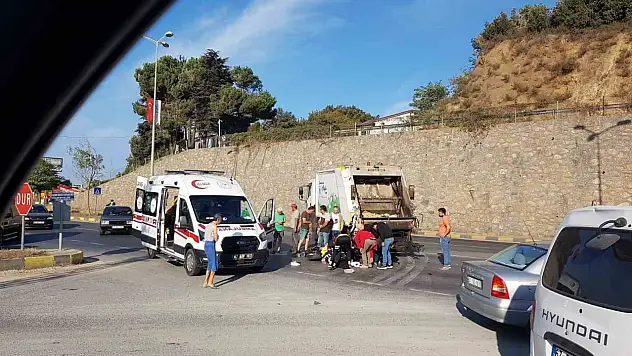 Motosiklet çöp kamyonuna çarptı:1 yaralı