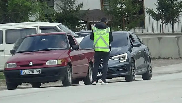Mudurnu'da 3 sürücüye 39 bin lira ceza