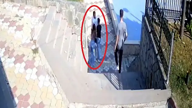 Muhtar, parktaki uyardığı kişi tarafından bıçaklandı