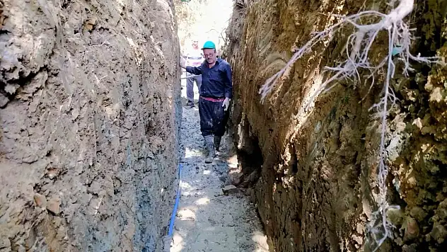 Muhtar ve köylülerin desteğiyle iki mahalle suyuna kavuştu