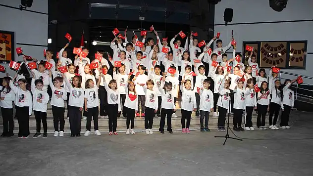 Öğrenciler 100. yılı büyük bir coşku ile kutladı