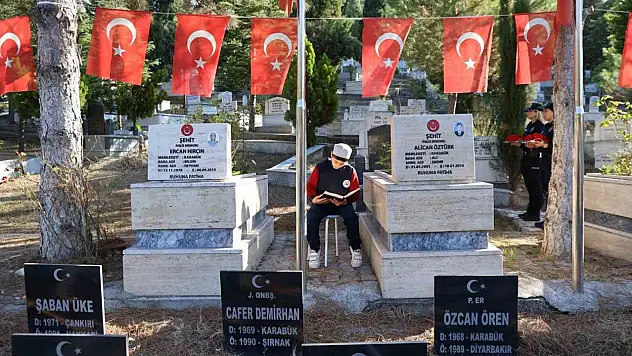 Öğrenciler Şehit Alican Öztürk'ün kabri başında dualarla andı