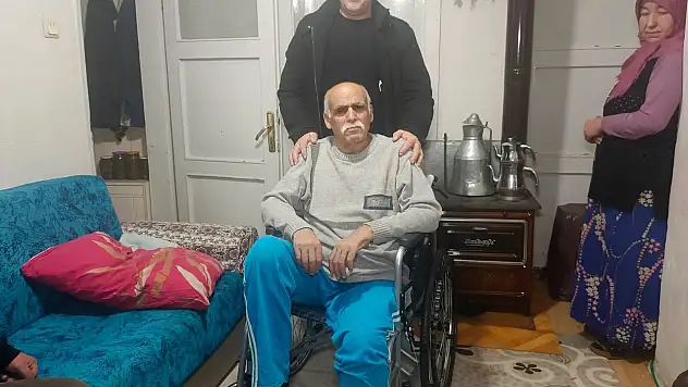 Öğrencilerle yaptığı işbirliğiyle 322'nci tekerlekli sandalyeyi ihtiyaç sahibine teslim etti