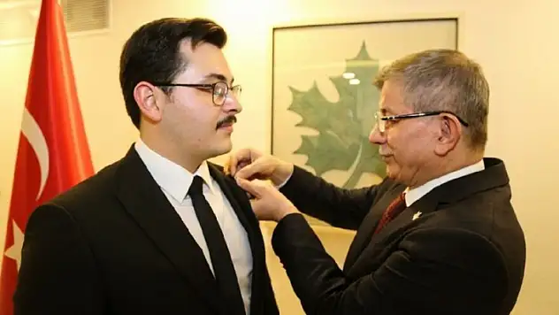 Onur Özkaya Gelecek Partisi'ne Geçti