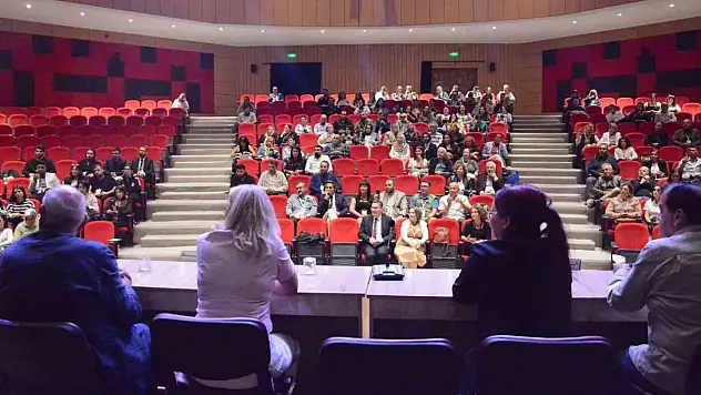 Ortaçağ ve Türk Dönemi Sempozyumunda 270 bildiri sunuldu