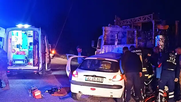 Otomobil arıza yapan kamyona çarptı: 1 ölü, 1 yaralı