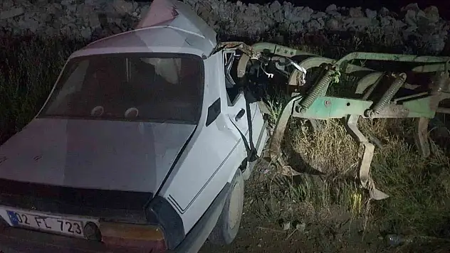 Otomobil ile traktör çarpıştı: 1 yaralı