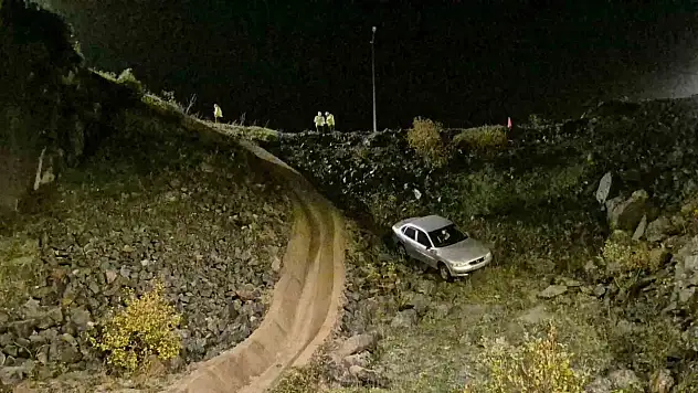 Otomobil viyadükten uçtu: 1 yaralı