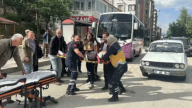 Otomobilin çarptığı kadın yaralandı