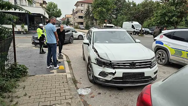 Otomobiller çarpıştı: 1 yaralı