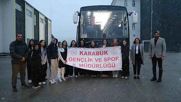 Ovacık'tan Çanakkale'ye giden gençler törenle uğurlandı