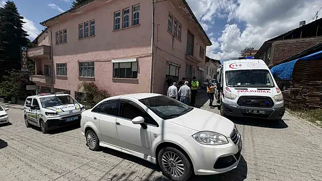 Oyun oynarken yola atlayan çocuğa otomobil çarptı