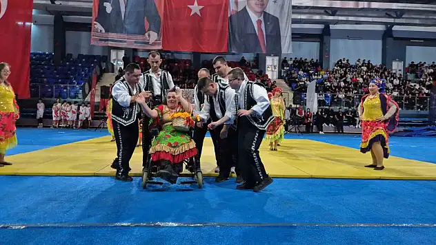 Özel gençlerin gösterisi beğeni topladı