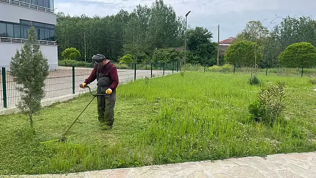 Parklarda temizlik çalışması