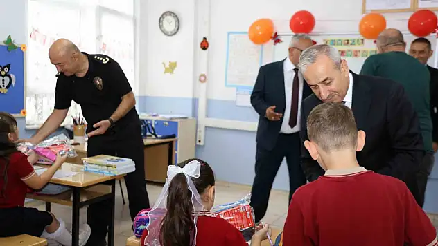 Polis Emeklileri Derneğinden öğrencilere okula başlangıç seti desteği