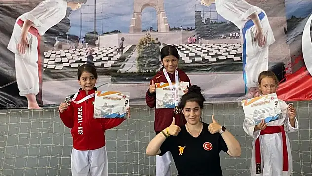 Rakiplerine tatamiyi dar ettiler