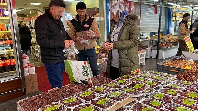 Ramazan'ın vazgeçilmezi hurma tezgahlarda yerini aldı