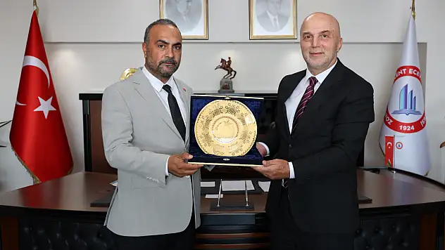 Rektör Akkaya'dan kutlama ziyareti