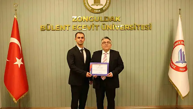 Rektör Özölçer'den NASA'nın Onur Listesi'ne adını yazdıran Yusuf Nas'a tebrik