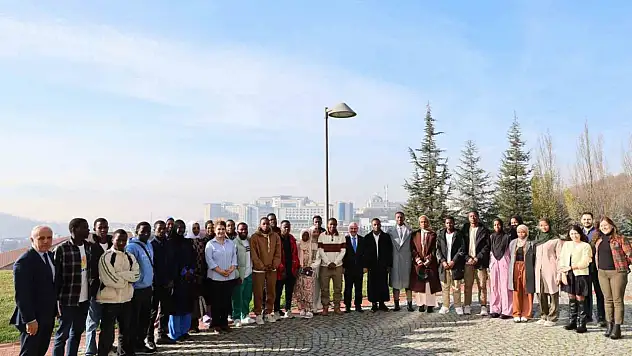 Rektör Sözbir Ruandalı öğrencilerle buluştu