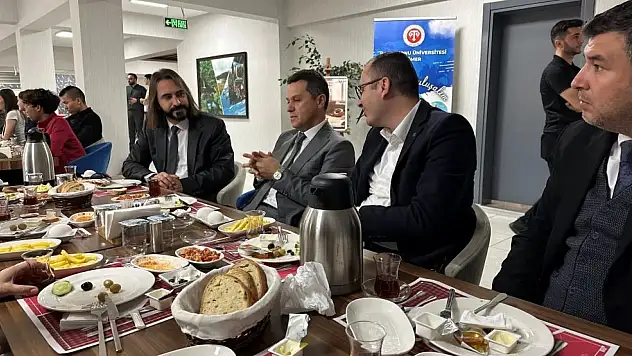 Rektör Topal öğrencilerle buluştu