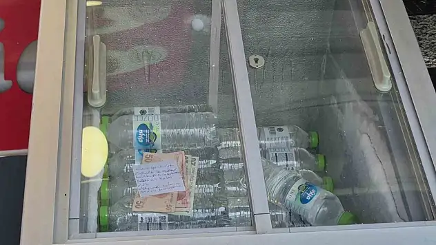 Sabah dükkanına gelen esnaf karşılaştığı manzara ile duygulandı