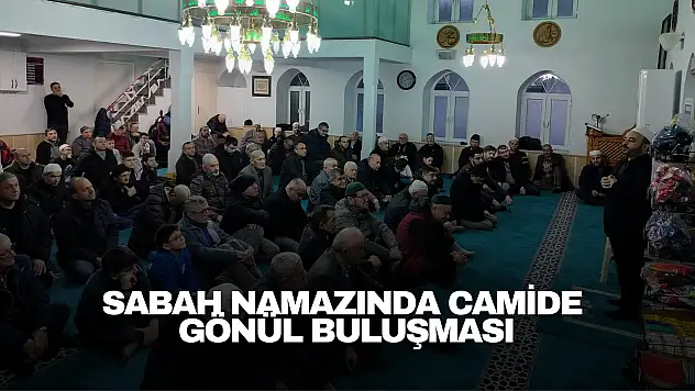 Sabah namazında camide gönül buluşması