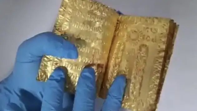 Saf altından yapılmış dini kitap ele geçirildi