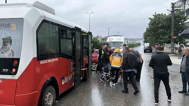 Sağanak beraberinde kazayı getirdi: 5 yaralı