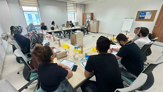 Sağlık elçilerine akademi eğitimi