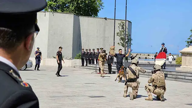 Saldırı köpeği, jandarmanın caydırıcı yüzünü gösterdi