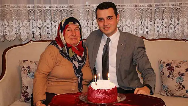 Şehit annesinin 70. doğum gününü kutladı