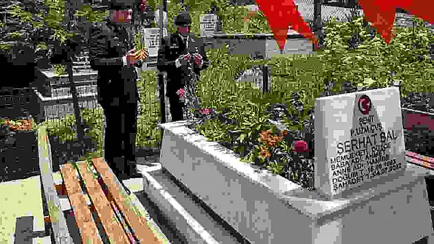 Şehit Serhat Bal kabri başında anıldı