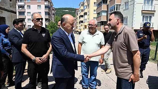 Selden etkilenen Cide'de hasar tespit ve temizlik çalışmaları sürüyor