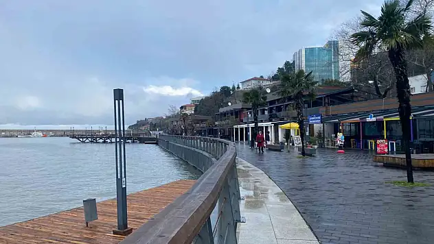 Sıcaklıklar düştü, sahil boş kaldı