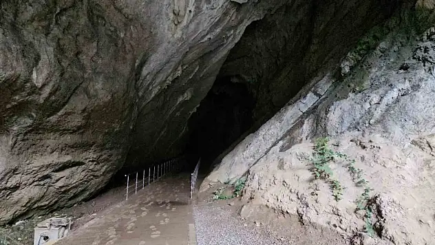 Şiddetli yağış Gökgöl Mağarası'nı su ve çamurla doldurdu