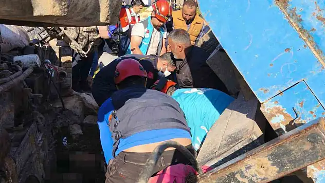 Siirt'te traktör devrildi: 2 ölü, 1 yaralı
