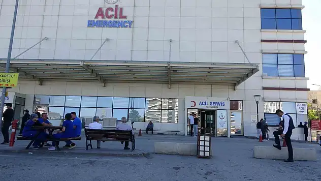 Silaj makinesine bacağını kaptıran gencin ayağı koptu