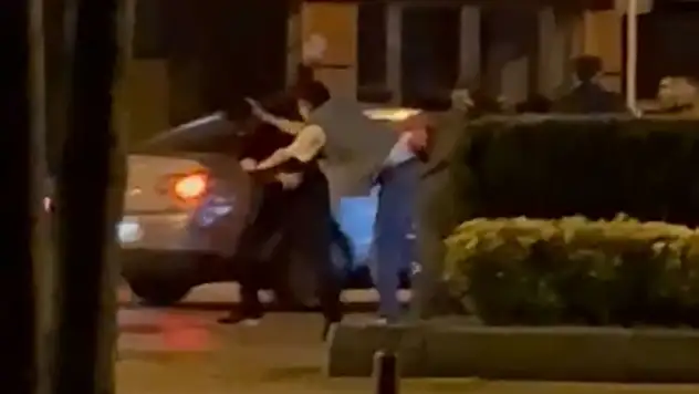 Sokak ortasında yumruklar havada uçuştu