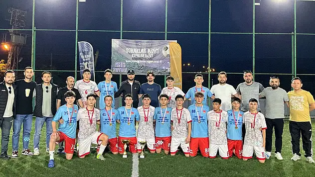 Sokaklar bizim gençlik kupası sahibini buldu