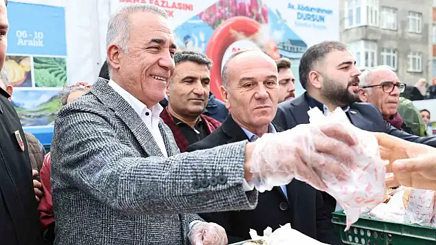 Sultangazi'de 3 ton hamsi dağıtıldı