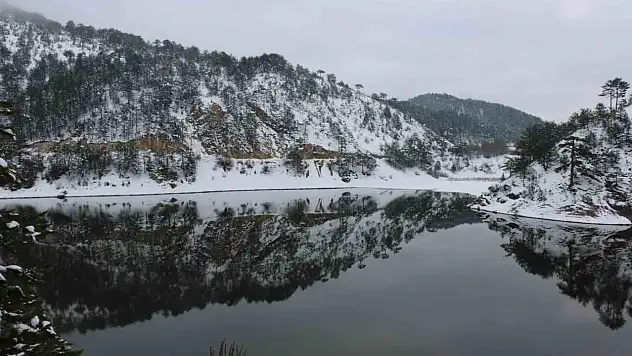 Sünnet Gölü'nde kış güzelliği