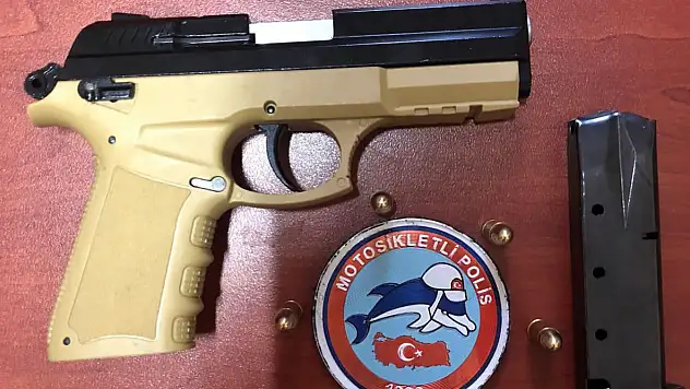 Şüphe üzerine durdurulan araçta silah bulundu