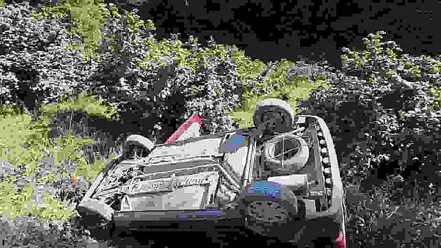 Takla atan otomobilden sağ çıktı