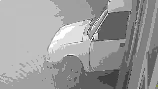 Tamir etmek istediği otomobilin altında kaldı