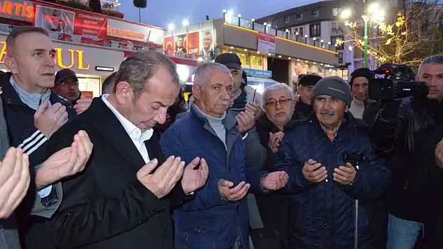 Tanju Özcan umre yolculuğuna dualarla uğurlandı