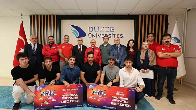 TEKNOFEST'te dereceye giren öğrencilerle bir araya geldi