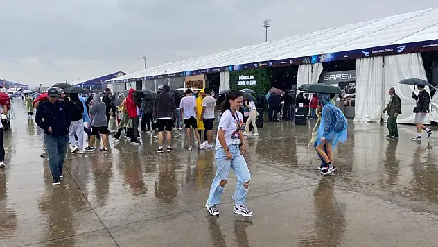 TEKNOFEST'te sağanak yağmura rağmen yoğun ilgi