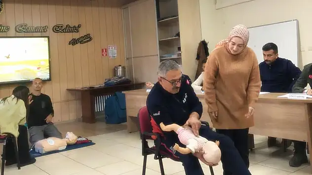 Temel İlk Yardım eğitimlerine devam ediliyor